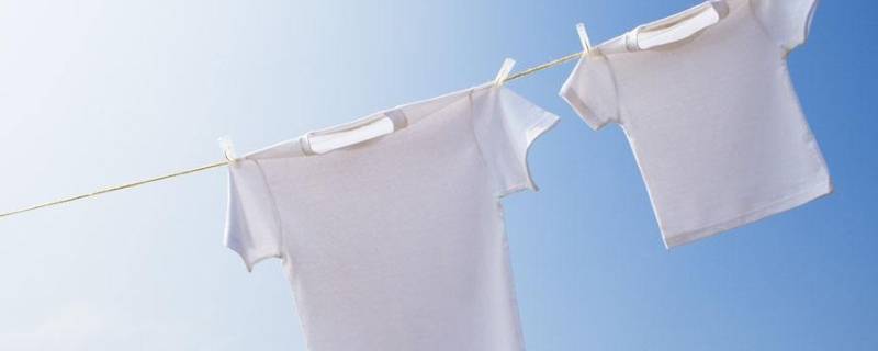 白色衣服上的油渍怎么洗掉(白色衣服有油渍怎么洗白)