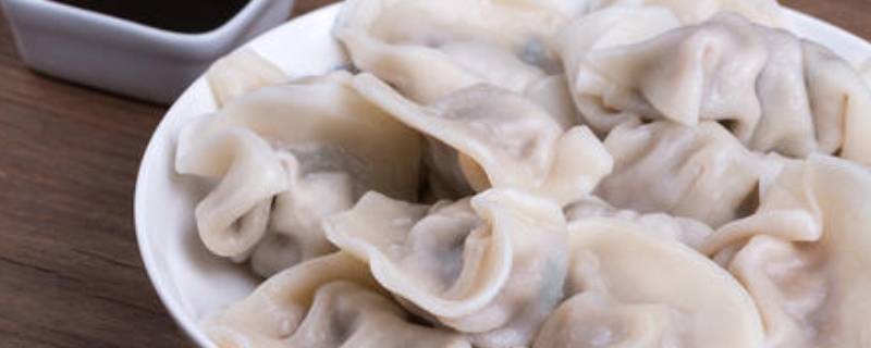蒸水饺用冷水还是热水(蒸饺子开水还是冷水下锅)