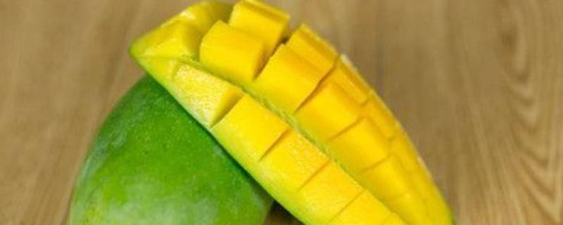 青芒果硬的可以吃吗(青芒的肉是不是白色的)
